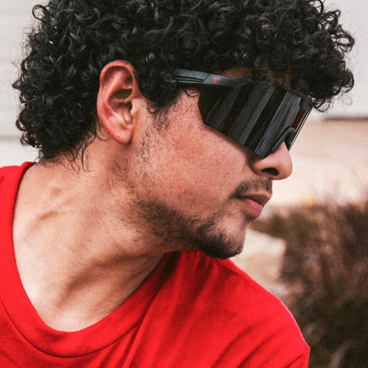 Lentes oscuros de seguridad polarizados bajo luz fuerte